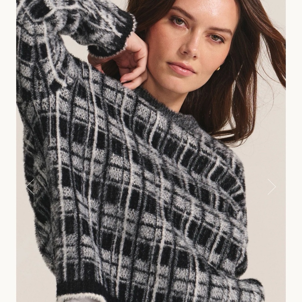 Velvet Lacy jacquard weaving  Black and White Checkered crew neck Sweater